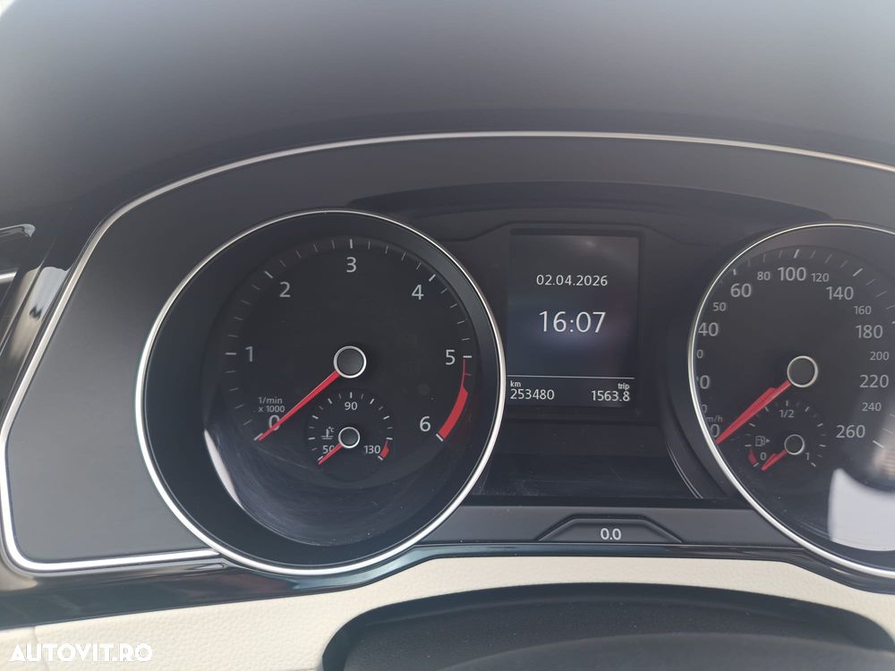 Volkswagen Passat 2.0 TDI DSG Highline - 13