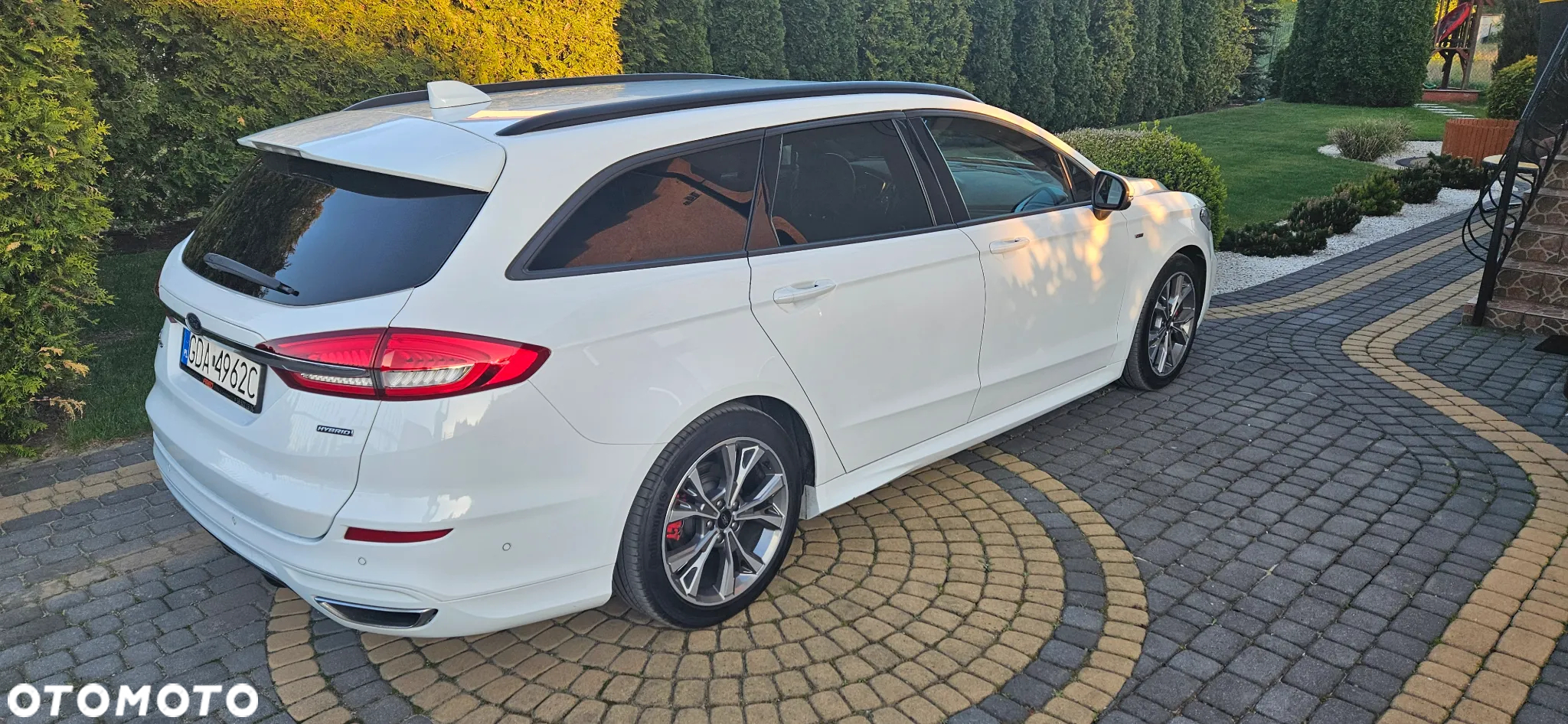 Ford Mondeo 2.0 Hybrid ST-Line X - 2