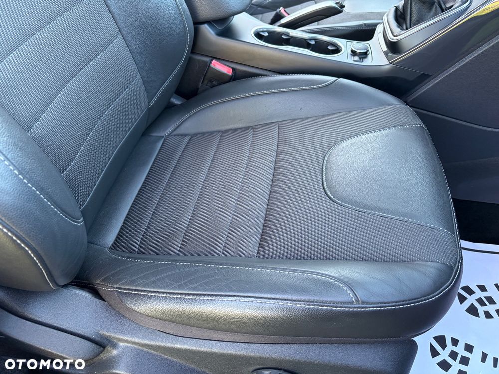 Ford Kuga 1.5 EcoBoost 2x4 Titanium - 24