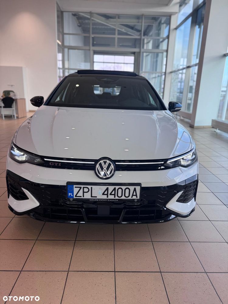 Volkswagen Golf - 2