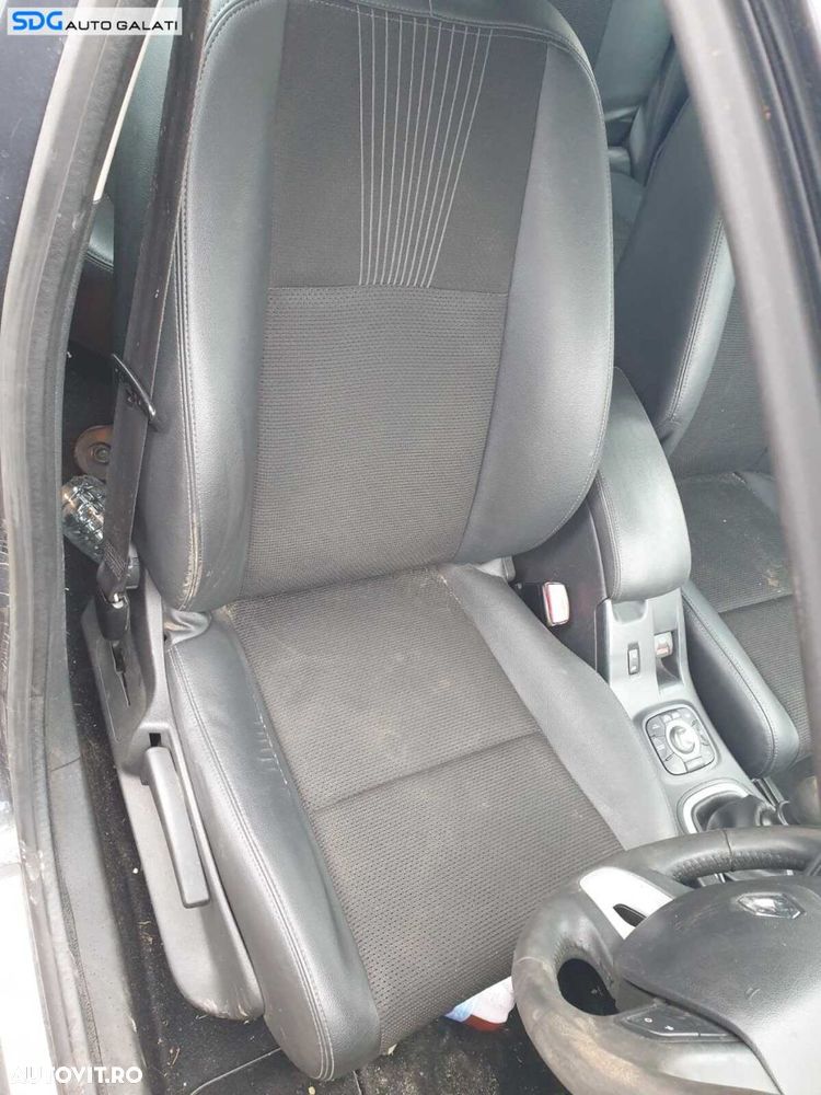 Scaun Dreapta Fata Pasager Semi Piele Semipiele Fara Incalzire cu Uzura Renault Megane 3 2008 - 2015 - 1