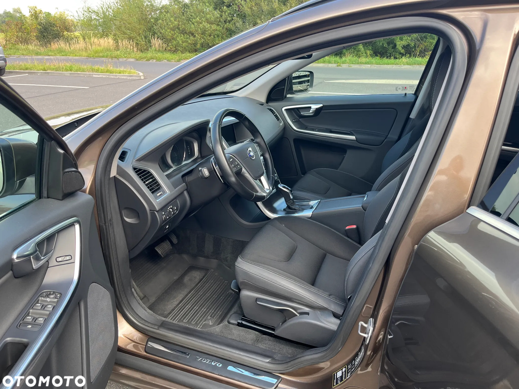 Volvo XC 60 2.4D AWD Momentum - 8