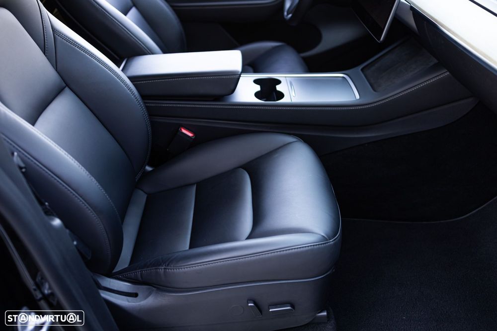 Tesla Model Y Standard RWD - 16