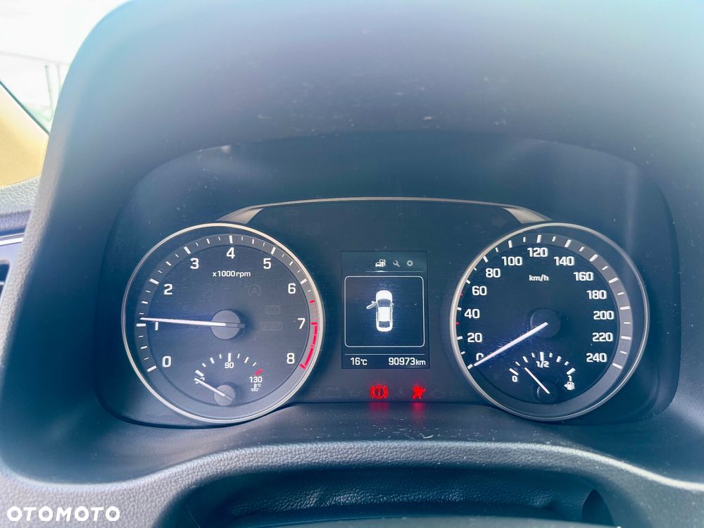 Hyundai Elantra 1.6 Style - 24