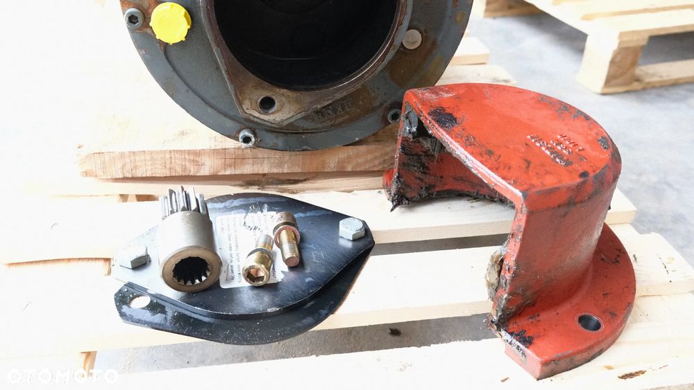 reduktor SAT 300/285 obrotu do koparki liebherr  miedzy innymi LH40 ,LH50 - 4