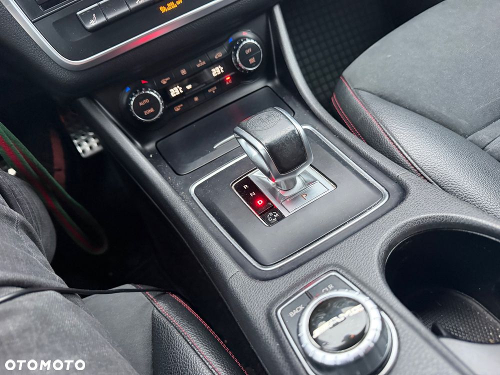 Mercedes-Benz CLA 45 AMG 4Matic 7G-DCT - 36