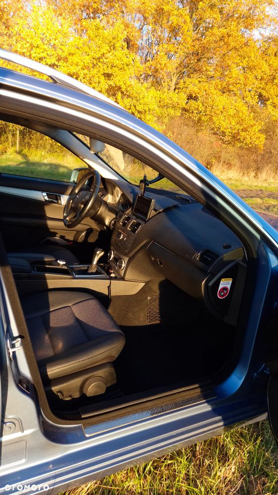 Mercedes-Benz Klasa C 250 CDI BlueEff Avantgarde - 17