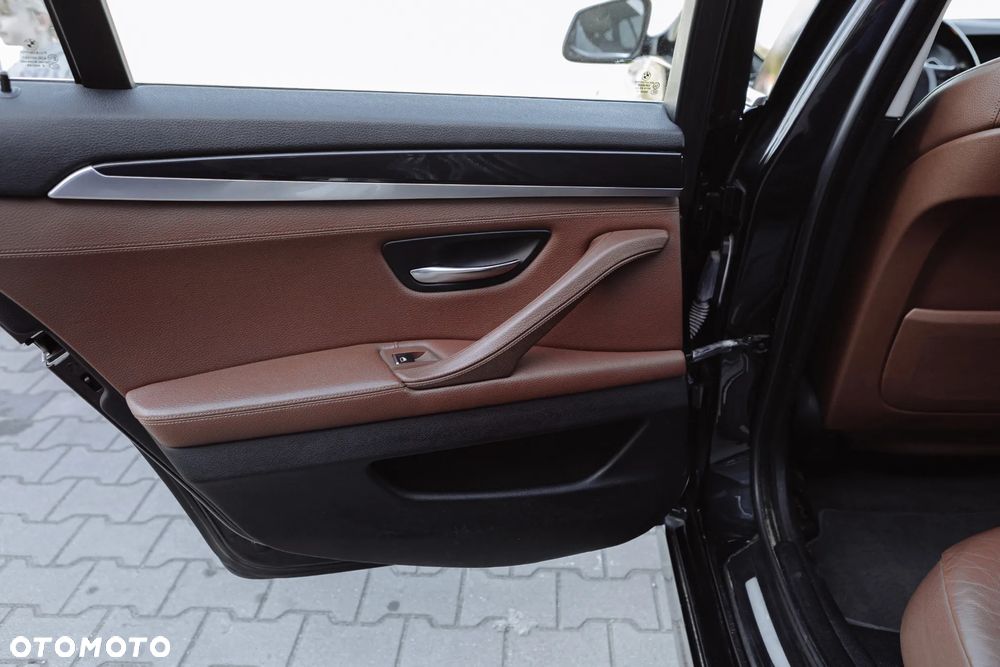 BMW Seria 5 520d - 28