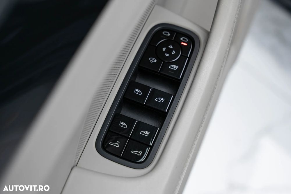 Porsche Panamera 4S Executive - 17