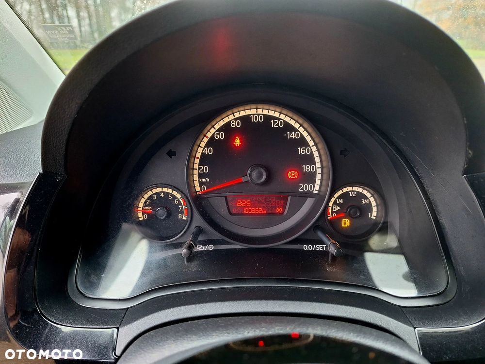 Volkswagen up! United - 25