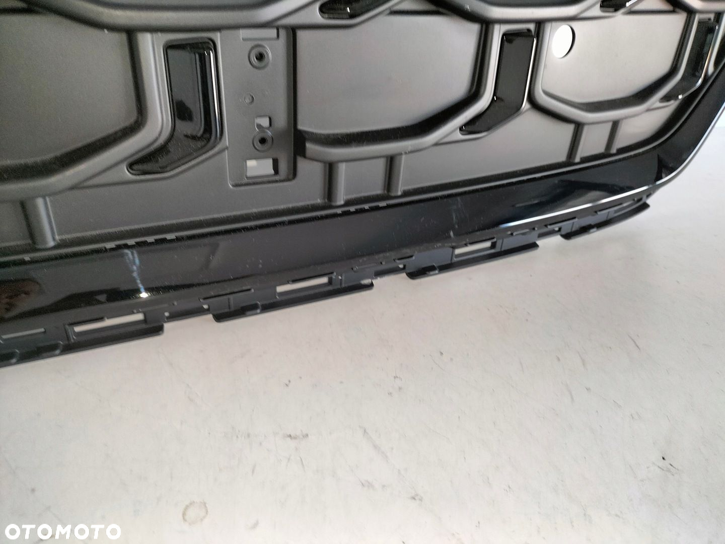 Atrapa kratka grill AUDI Q8 SQ8 S-LINE LIFT 23- BLACK - 4