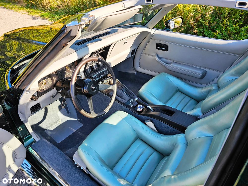 Chevrolet Corvette - 14