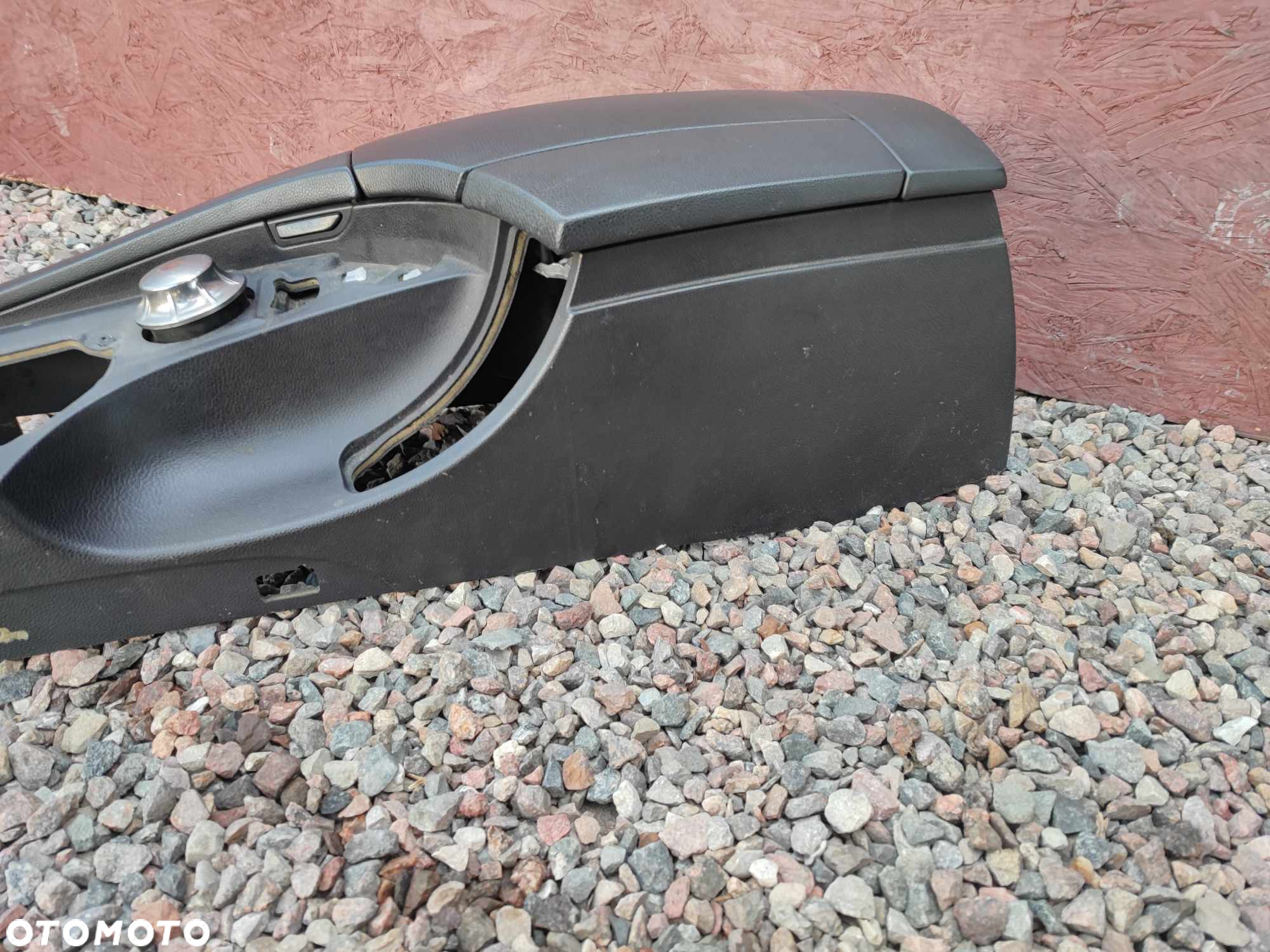 BMW E60 / E61 / E60LCI / E61LCI ORYGINALNY SKÓRZANY PODŁOKIETNIK /TUNEL ŚRODKOWY + GUZIK I-DRIVE + TELEFON O NR. 9 191 771 / 9 132 650 / 7 059 977 OEM W STANIE BARDZO DOBRYM - 3