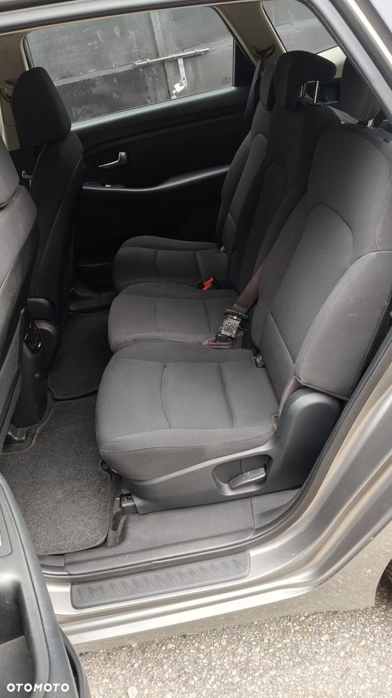 Kia Carens 1.7 CRDi M - 10