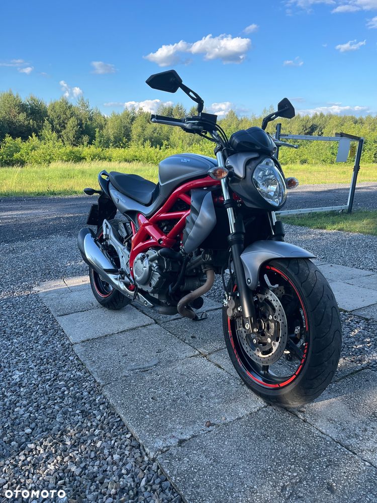Suzuki Gladius - 1