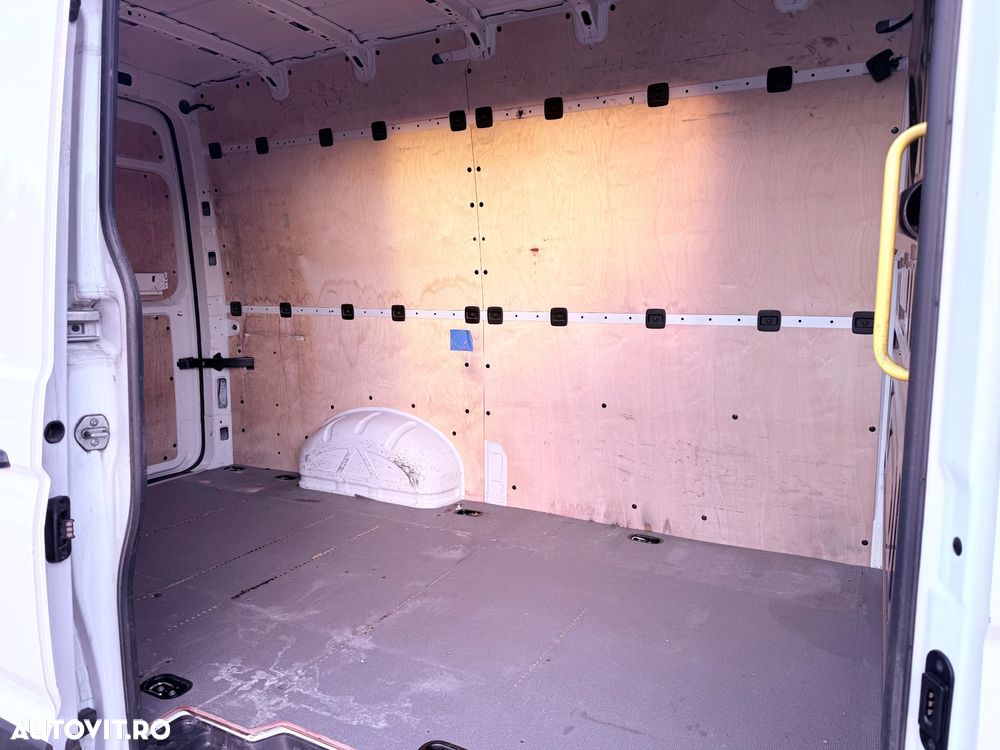 Volkswagen Crafter 3.5 CD Bena L3 sRWD 130kW - 16