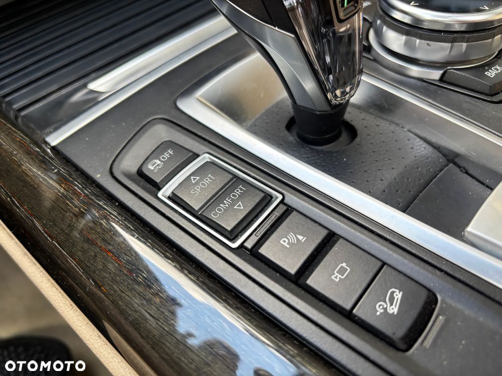BMW X5 xDrive40d - 27