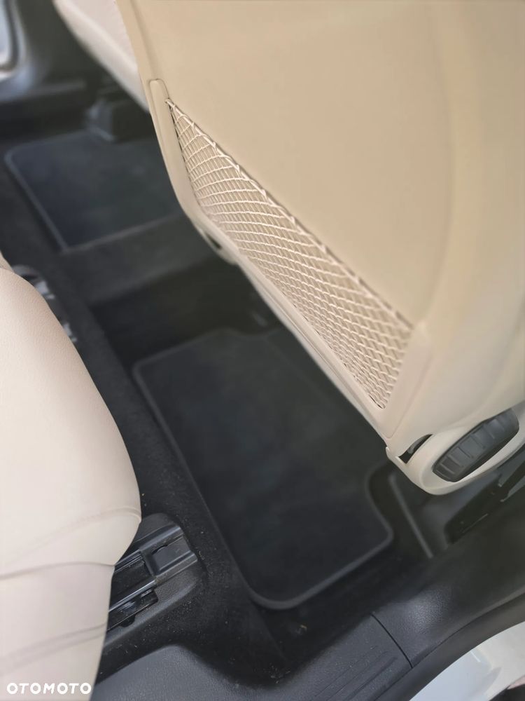 Mercedes-Benz GLB 200 Progressive 7G-DCT - 23