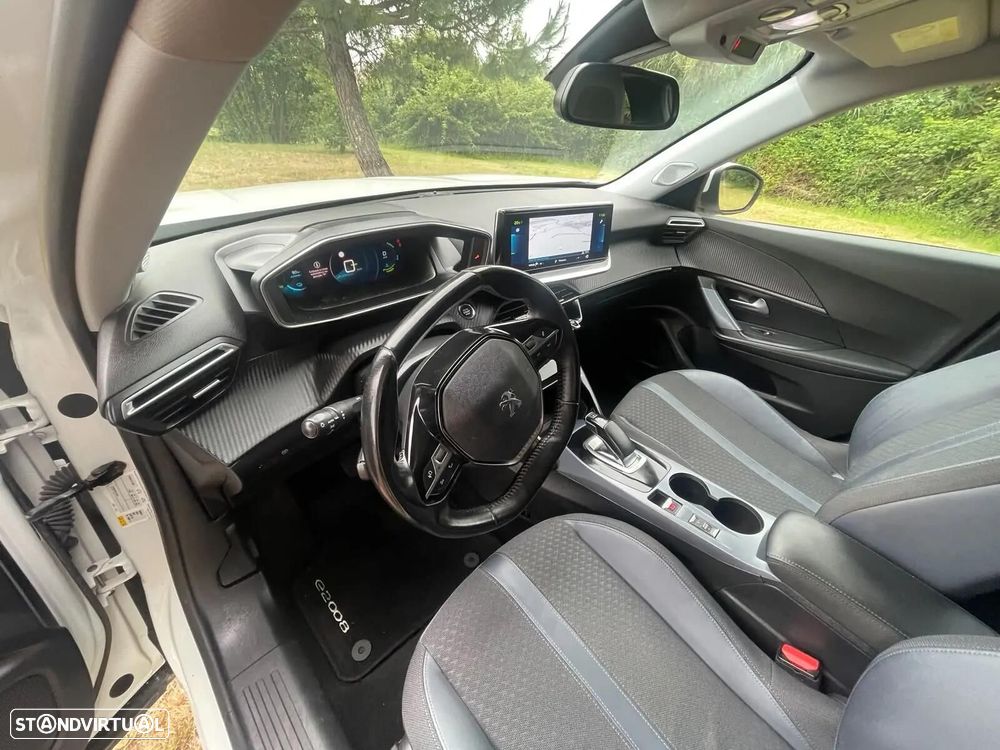 Peugeot e-2008 Allure - 15