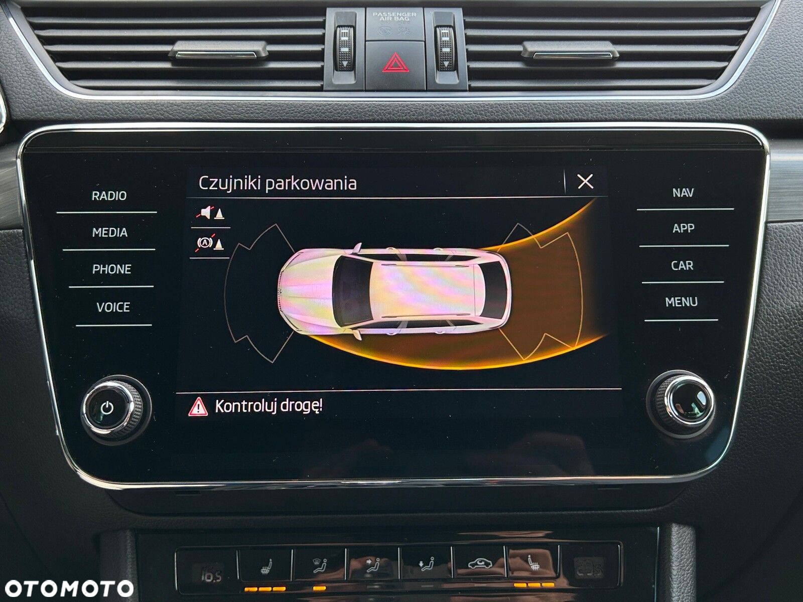 Skoda Superb 2.0 TDI SCR Style DSG - 29