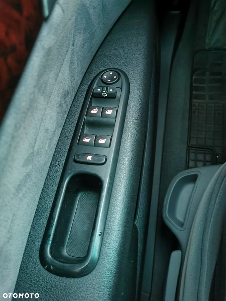 Peugeot 407 2.0 HDI Intense - 13