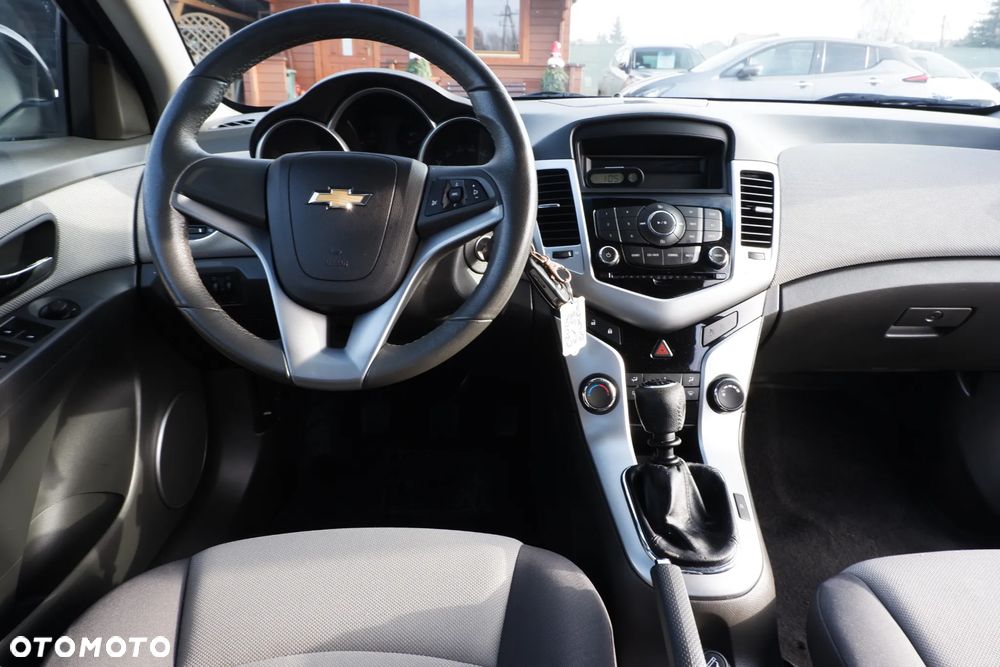 Chevrolet Cruze 1.6 LS - 15