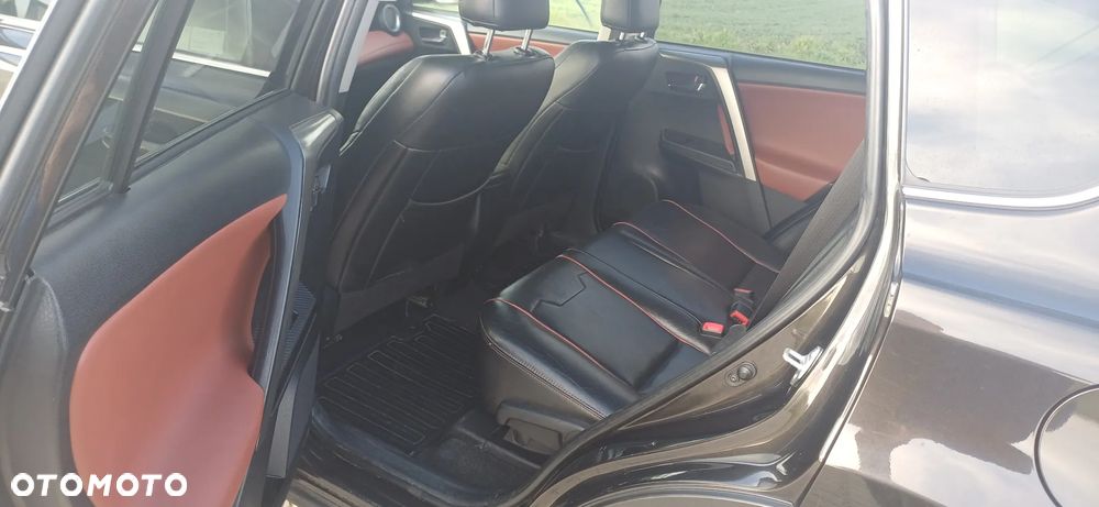 Toyota RAV4 2.2 D-CAT Premium - 11