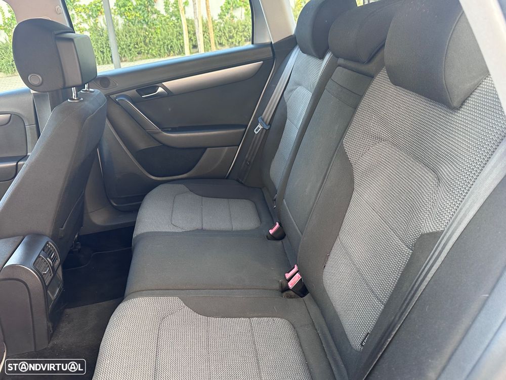 VW Passat Variant 1.6 TDI BlueMotion - 8