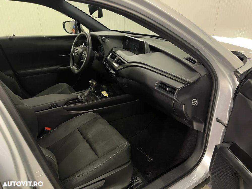 Lexus UX 250h Business Edition - 9