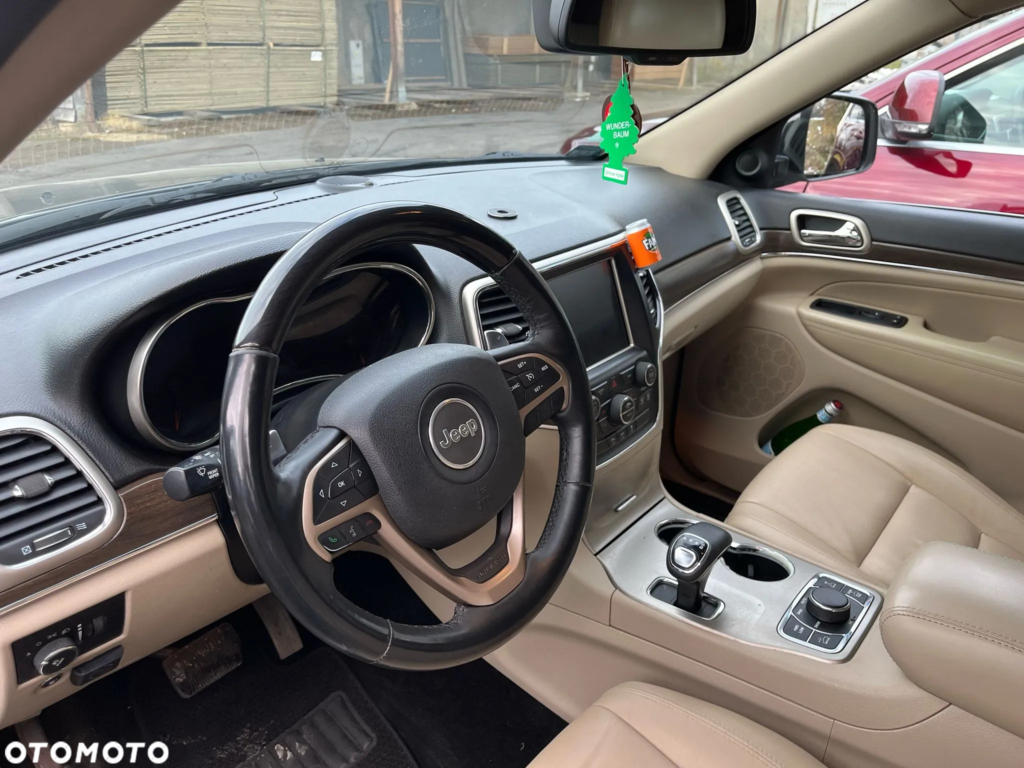 Jeep Grand Cherokee - 16