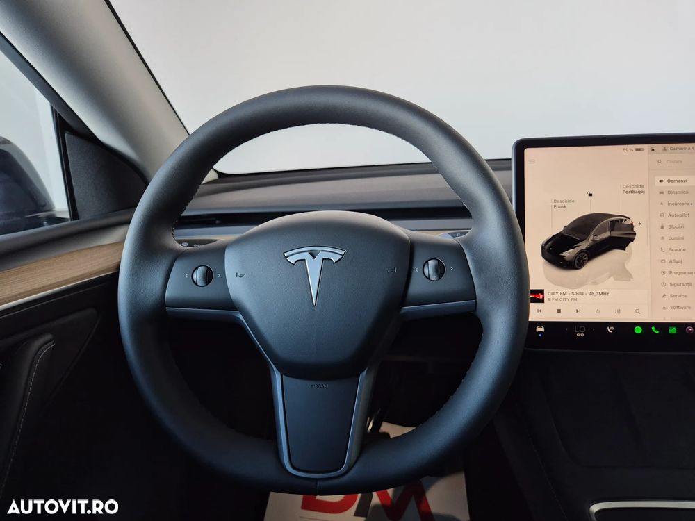 Tesla Model Y Long Range Dual Motor AWD - 19