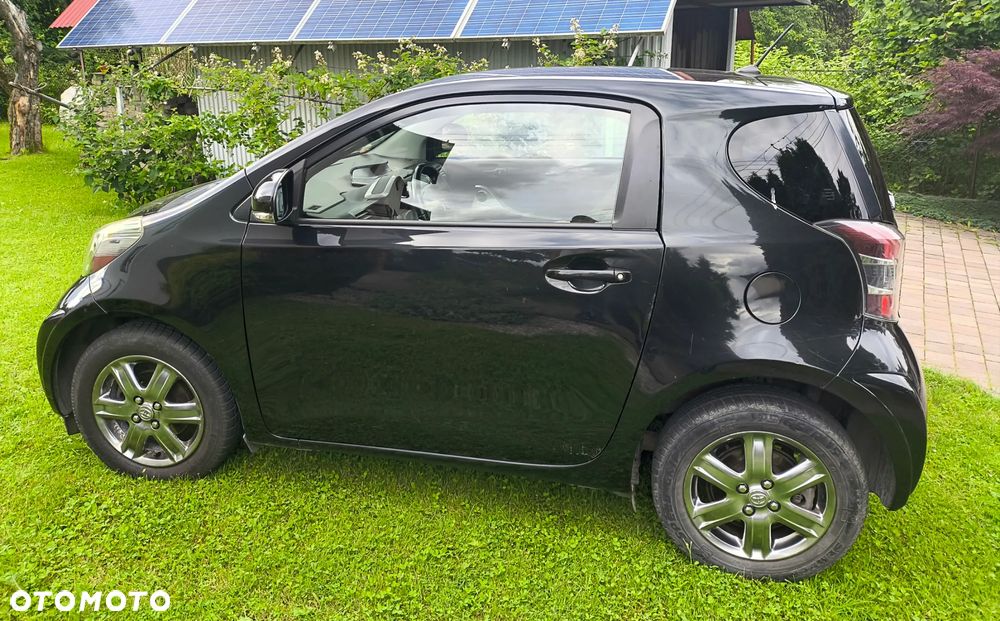 Toyota iQ - 11