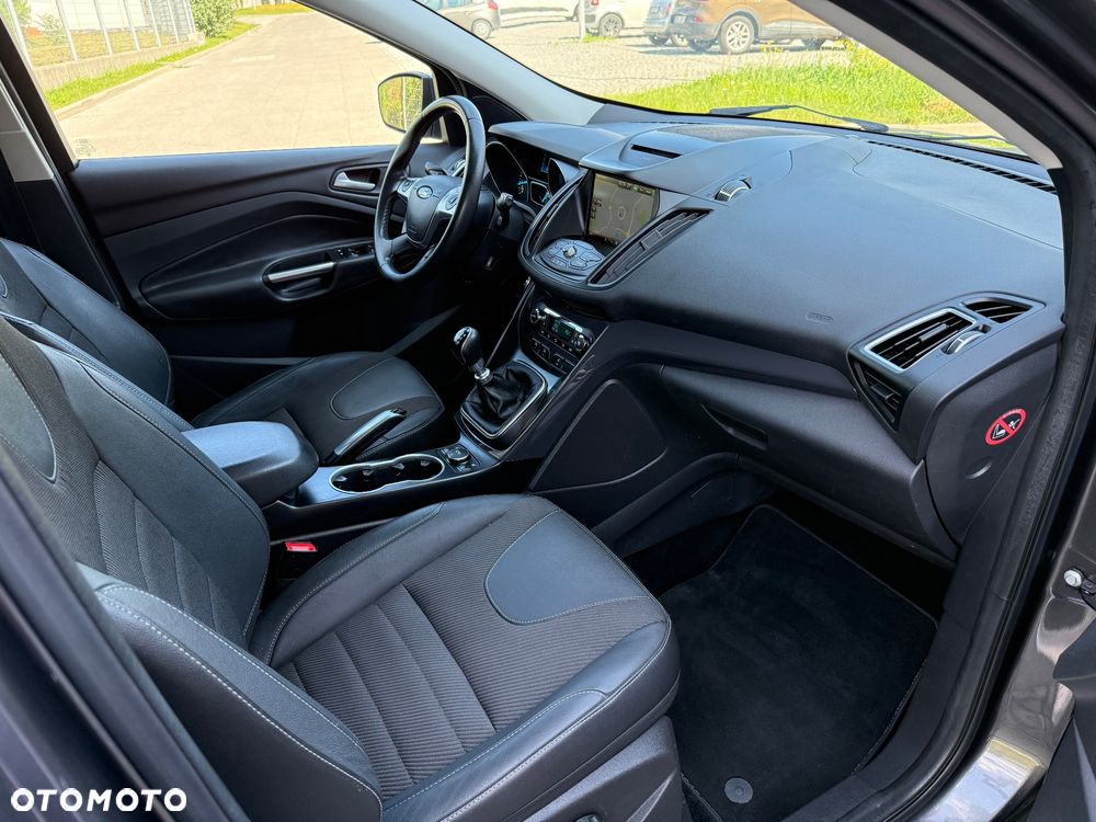 Ford Kuga 1.5 EcoBoost 2x4 Titanium - 10