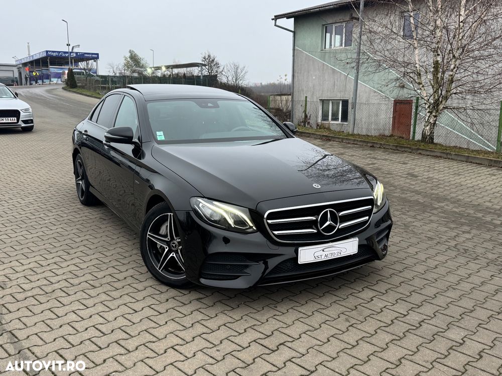 Mercedes-Benz E 300 T 9G-TRONIC AMG Line - 1
