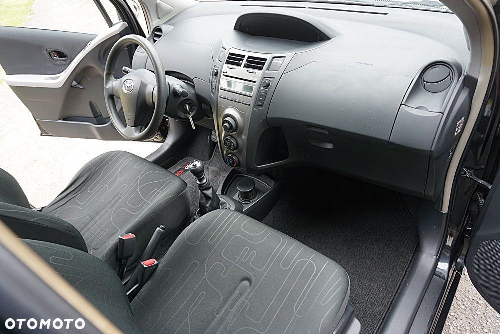 Toyota Yaris - 22