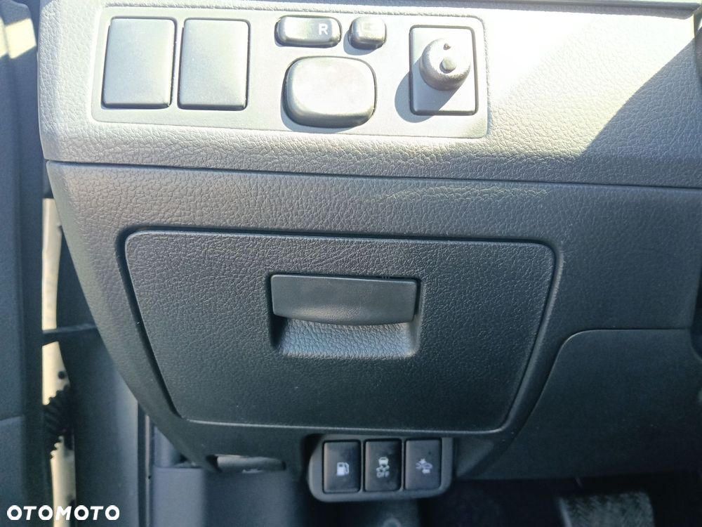 Toyota Avensis 2.0 Premium MS - 16