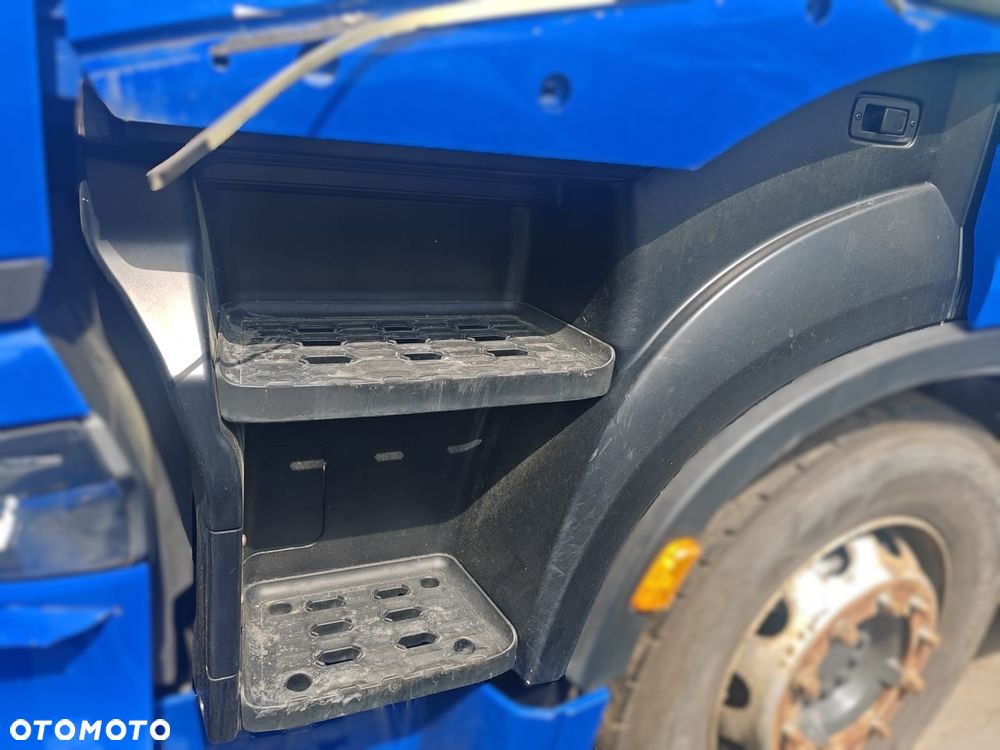 KOMPLETNA GÓRNA STOPNICA LEWA IVECO S WAY - 1