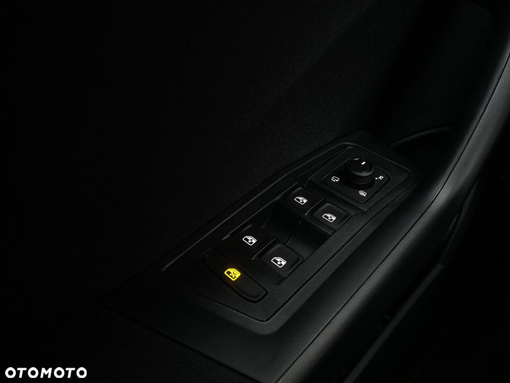 Volkswagen T-Roc 1.0 TSI Life Plus - 24