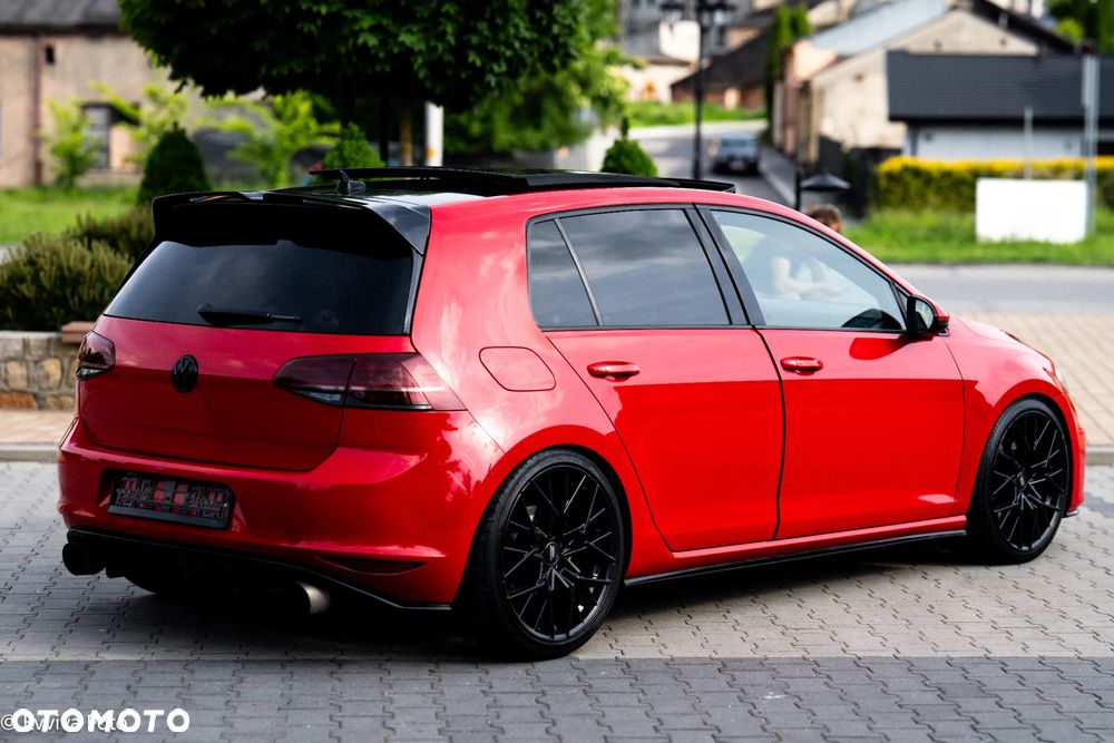 Volkswagen Golf - 1