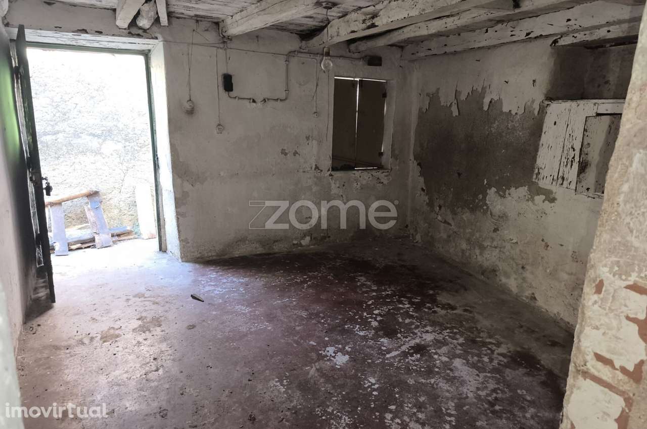 Moradia para Remodelação Total em Cabouco - Ceira - Grande imagem: 3/17