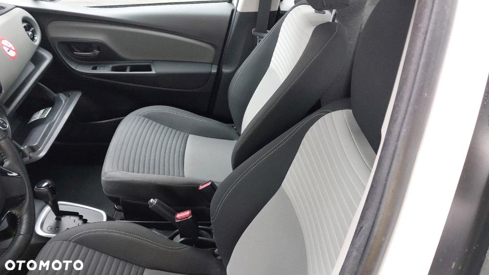 Toyota Yaris Hybrid 100 Premium - 12