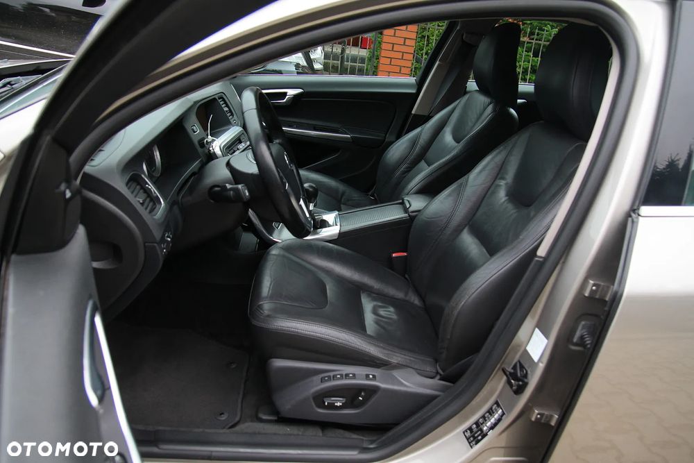 Volvo V60 D5 Summum - 9