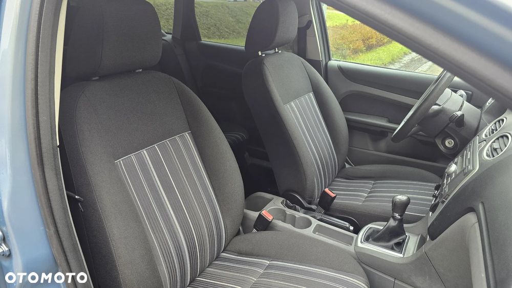 Ford Focus Turnier 1.6 16V Style - 24