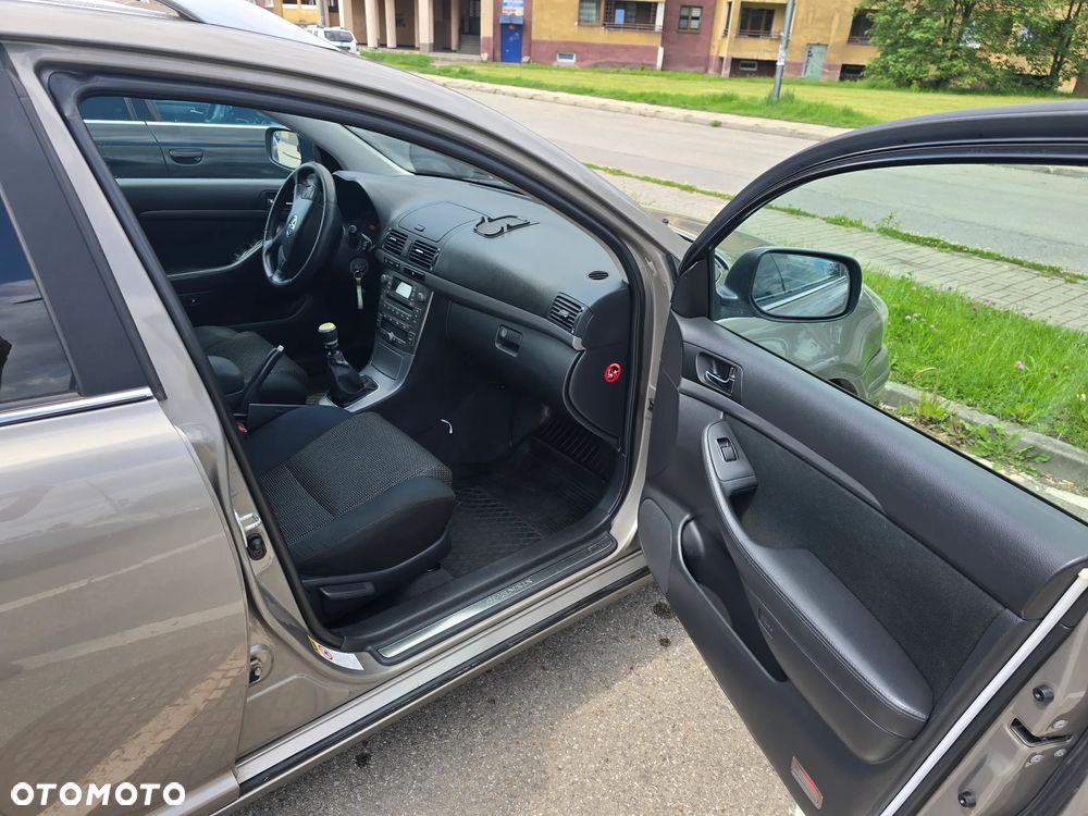 Toyota Avensis 2.0 D-4D - 7