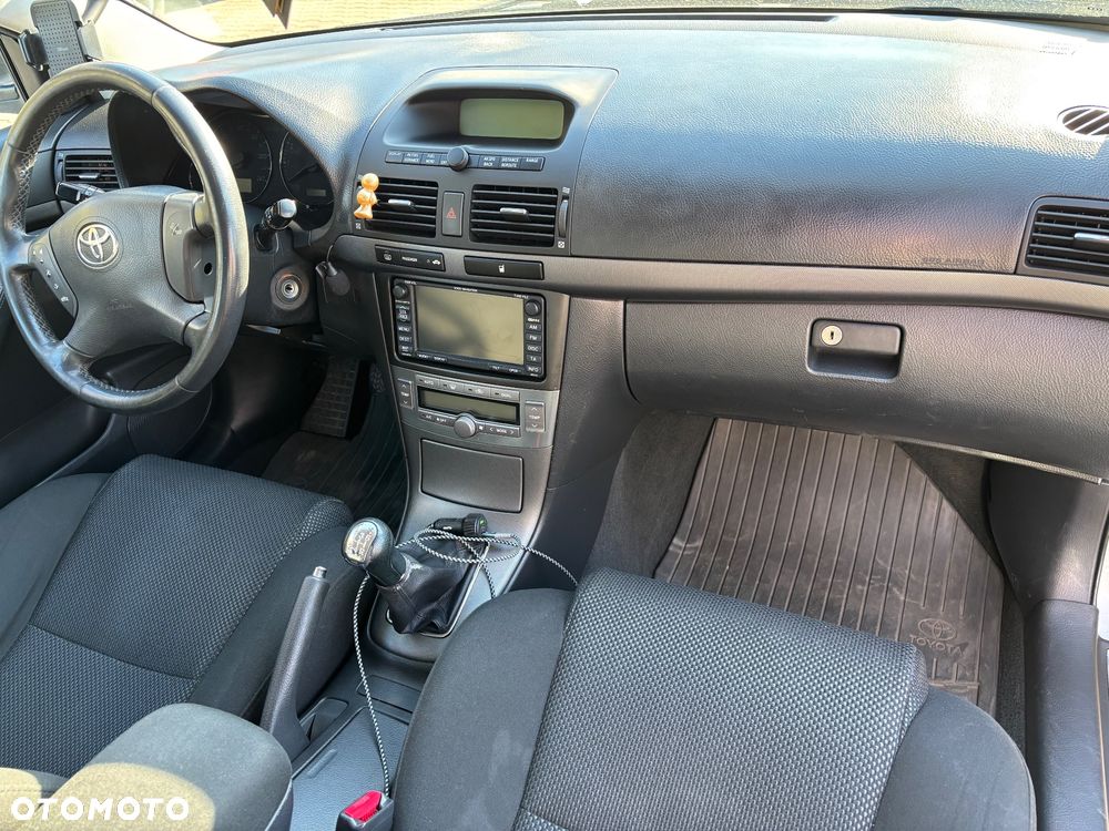Toyota Avensis 1.8 VVT-i Combi - 27