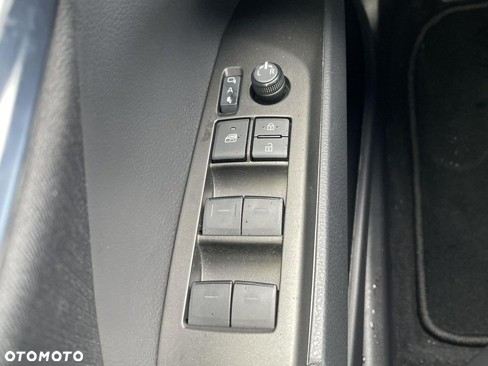 Toyota Camry - 17