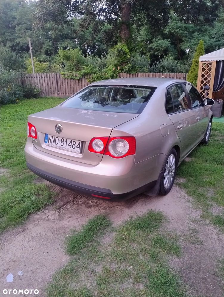 Volkswagen Jetta 1.4 TSI Comfortline - 2