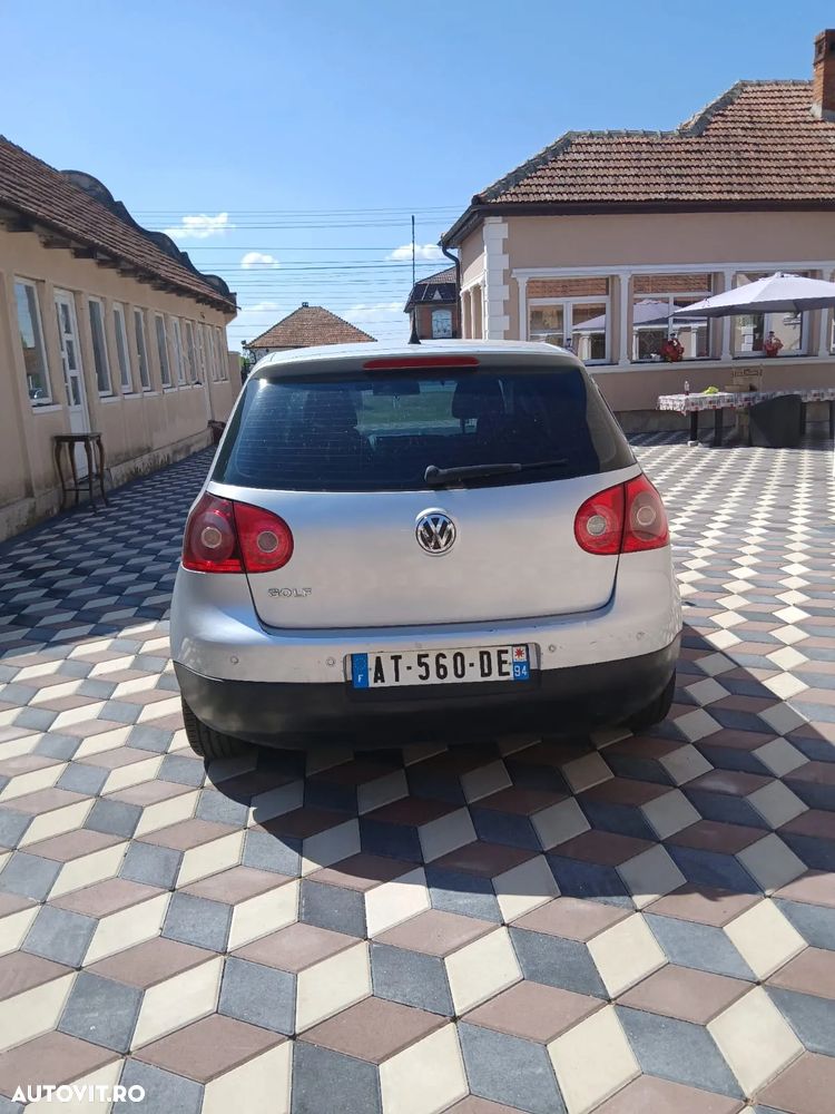 Volkswagen Golf - 5