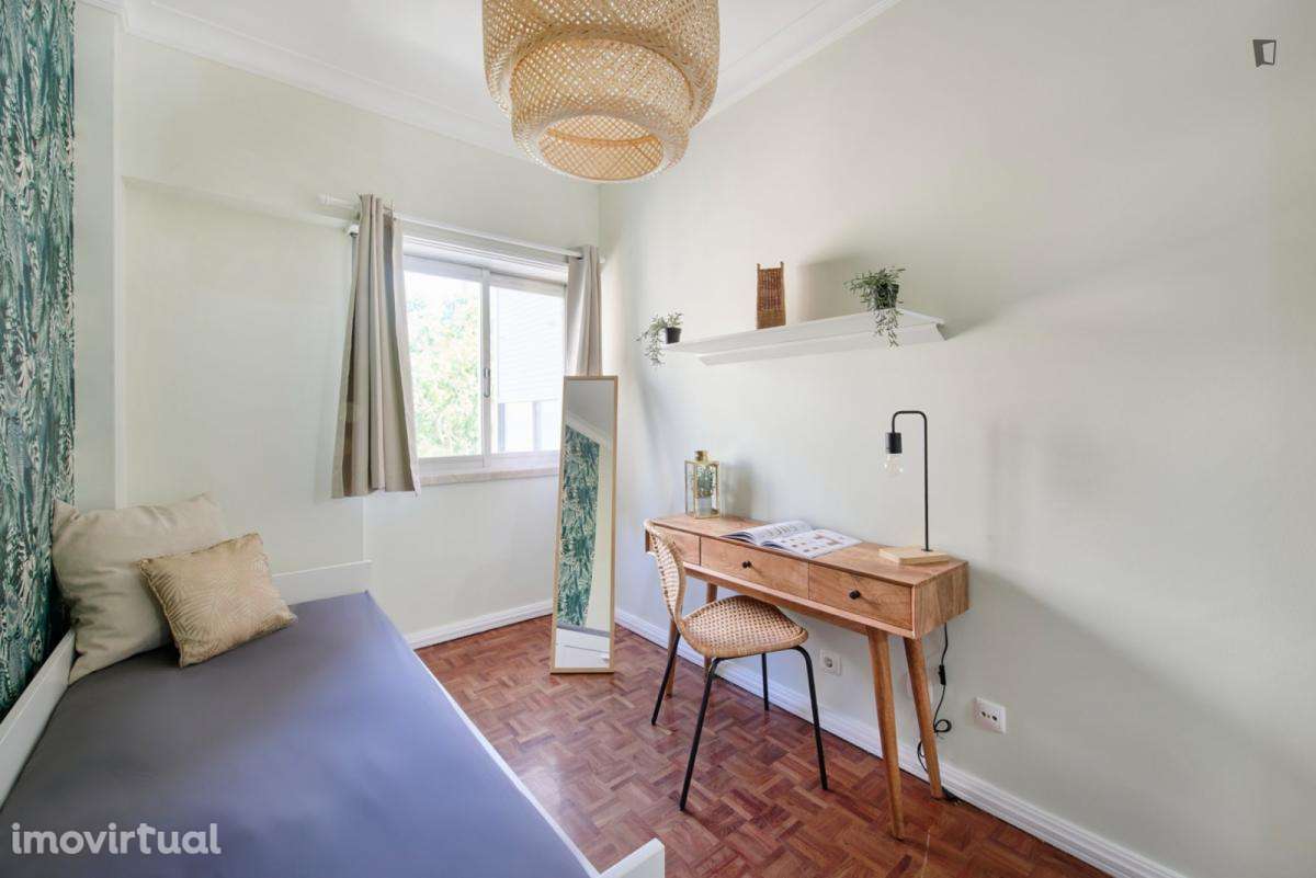 Quarto - localizado em Benfica Lisbon - Grande imagem: 2/17