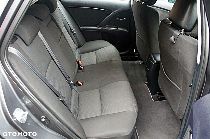 Toyota Avensis 1.8 Life - 23